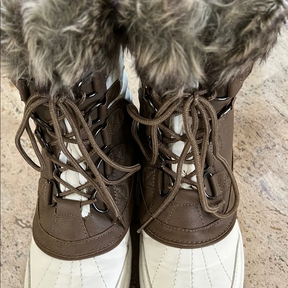 Brown and White Winter Boots with Lace-Up Design - Picture 3 of 4